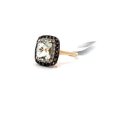 10 kt Green stone ring.