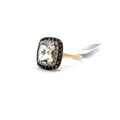 10 kt Green stone ring.