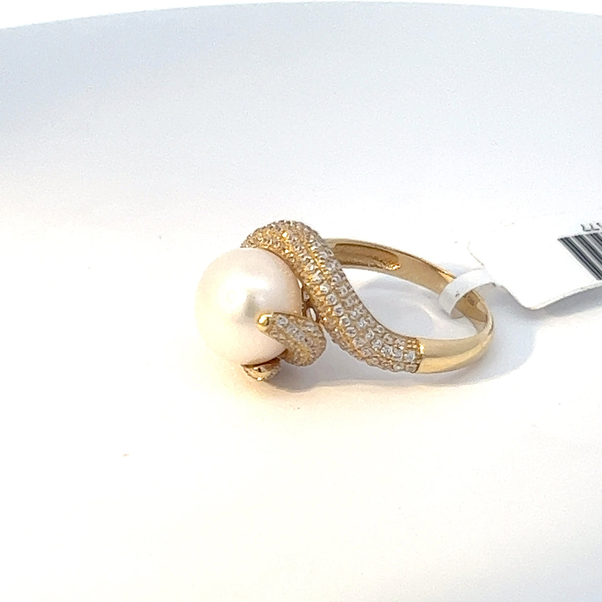 14 kt Pearl Ring.