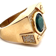 10 kt Green Stone Ring.